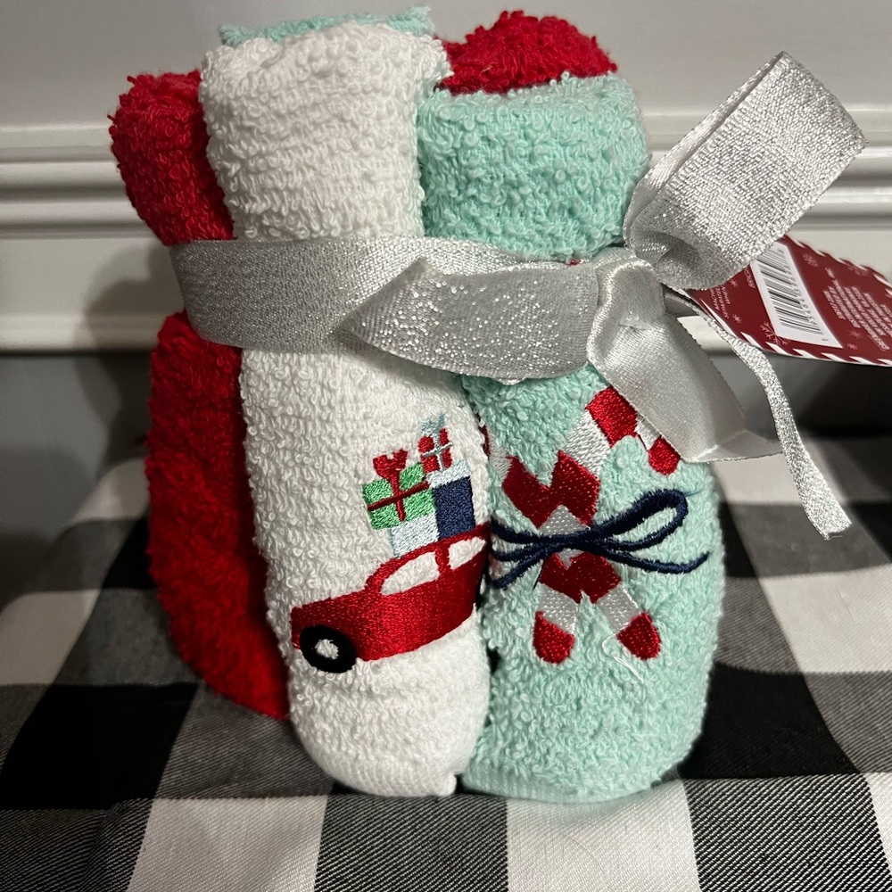 NWT-🎄🎅🏻 Holiday Wash Cloths - Picture 1 of 4